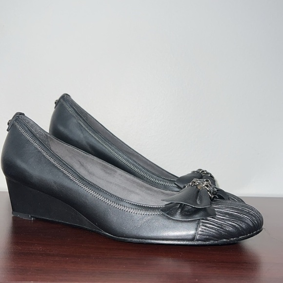 Stuart Weitzman Suede Black Leather Bow Pumps - Picture 2 of 13